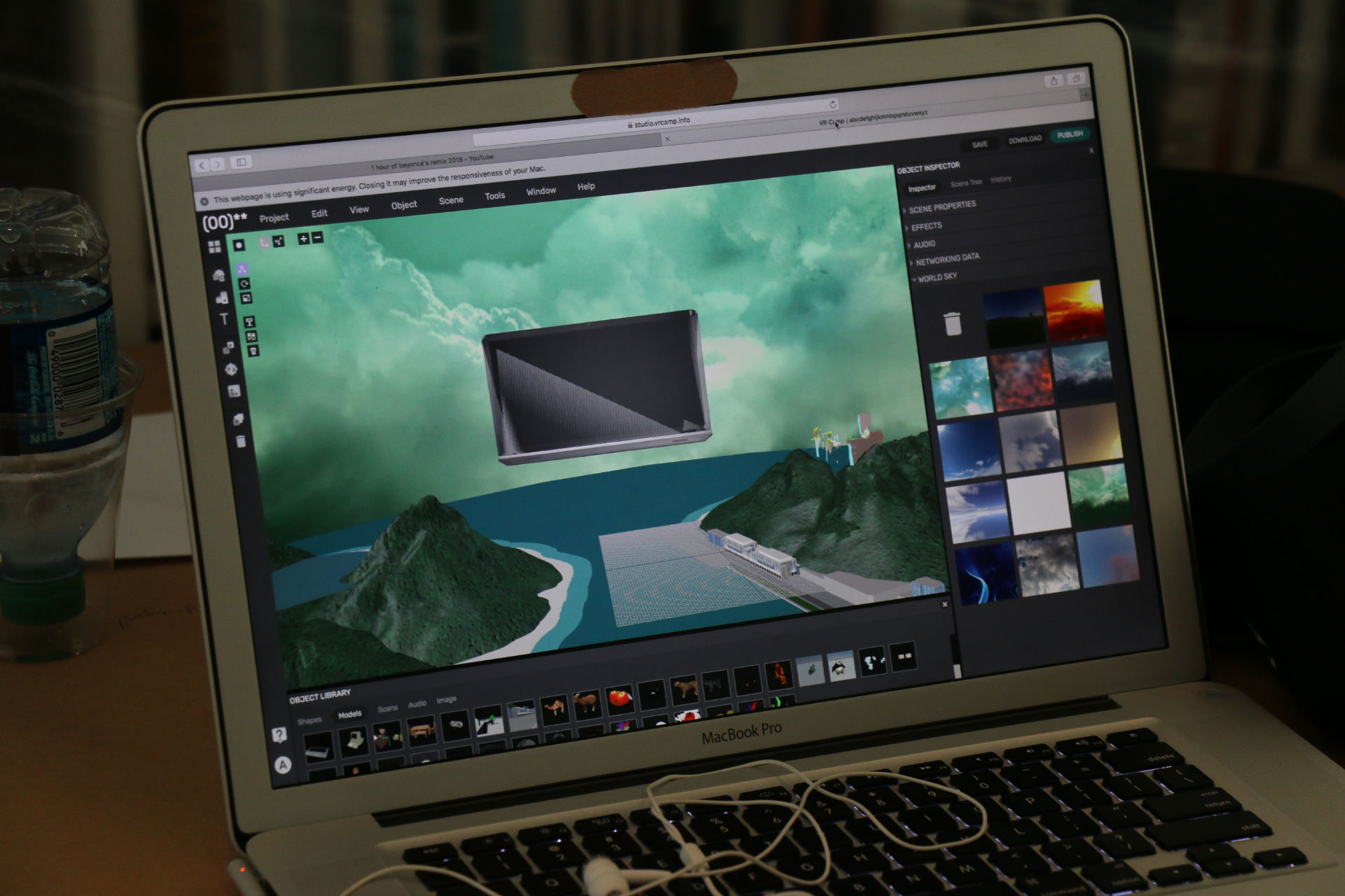 3D scene editor opened on a computer